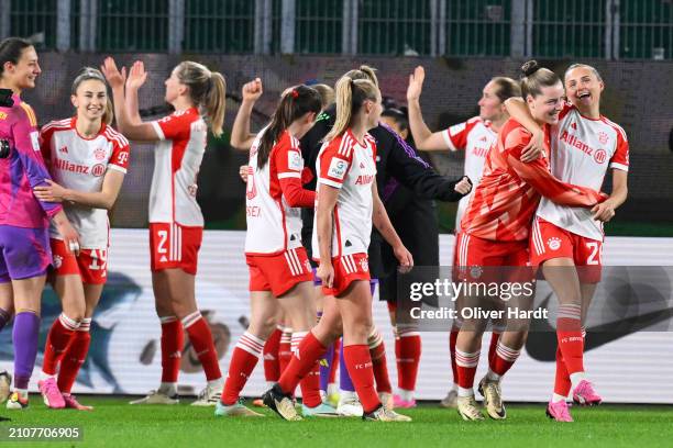 Players of FC Bayern München celebrates after the Google Pixel Women's Bundesliga match between VfL Wolfsburg and FC Bayern München at Volkswagen...