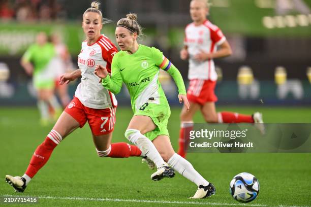 Svenja Huth of VfL Wolfsburg competes for the ball with Giulia Gwinn of FC Bayern München during the Google Pixel Women's Bundesliga match between...