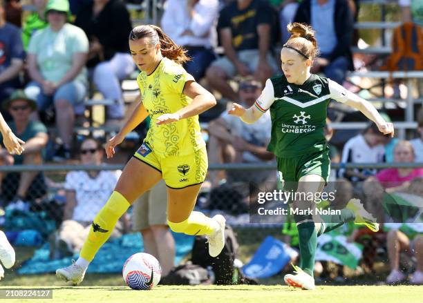 Isabel Cox of the Phoenix in action during the A-League Women round 21 match between Canberra United and Wellington Phoenix at McKellar Park, on...