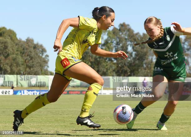 Emma Main of the Phoenix in action during the A-League Women round 21 match between Canberra United and Wellington Phoenix at McKellar Park, on March...