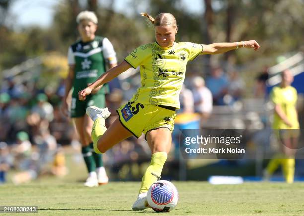 Daisy Brazendale of the Phoenix in action during the A-League Women round 21 match between Canberra United and Wellington Phoenix at McKellar Park,...