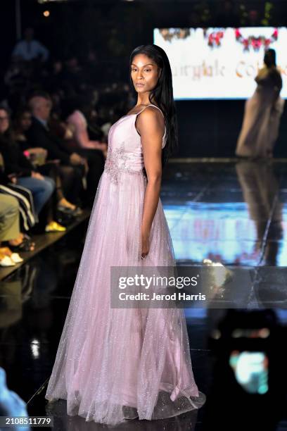 Preview Models 68 Photos & High Res Pictures - Getty Images