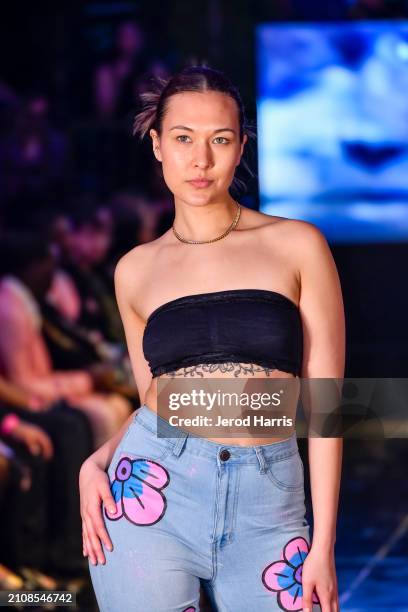 Preview Models 68 Photos & High Res Pictures - Getty Images