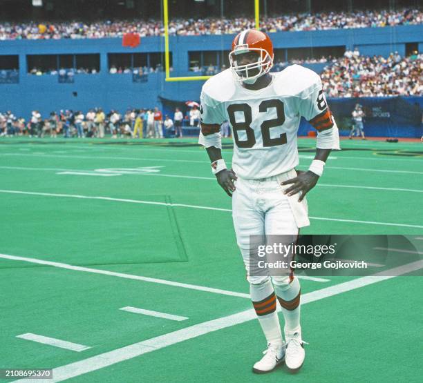 Tight end Ozzie Newsome of the Cleveland Browns looks on from the sideline during a game against the Pittsburgh Steelers at Three Rivers Stadium on...