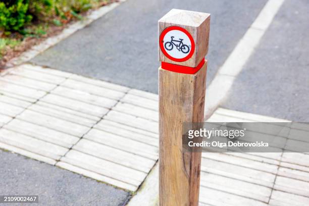 'no cycling' sign on a  wooden post - stakes day stock pictures, royalty-free photos & images