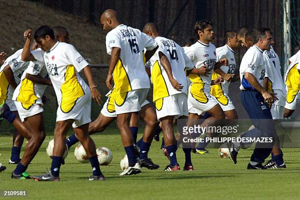 Francisco Maturana , the coach of the national Colombia team and his players run during their training session, 25 June 2003, at the Tola Vologe...