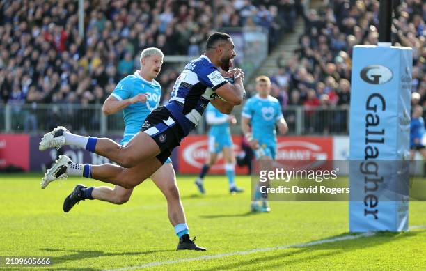 Joe Cokanasiga of Bath dives in for their second try during the Gallagher Premiership Rugby match between Bath Rugby and Sale Sharks at the...