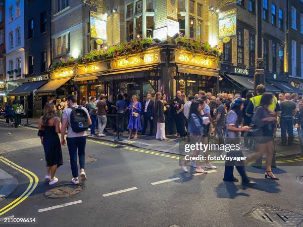 2,611 Streets Of London Pub Stock Photos, High-Res Pictures, and Images