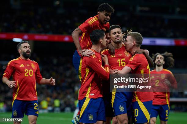 Rodri of Spain celebrates after scoring the team's first goal with Lamine Yamal of Spain, Alvaro Morata of Spain, Dani Carvajal of Spain and Dani...