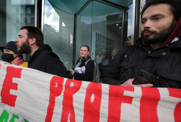 GBR: Pro-Palestine Protesters Blockade The Blue Fin Building In London