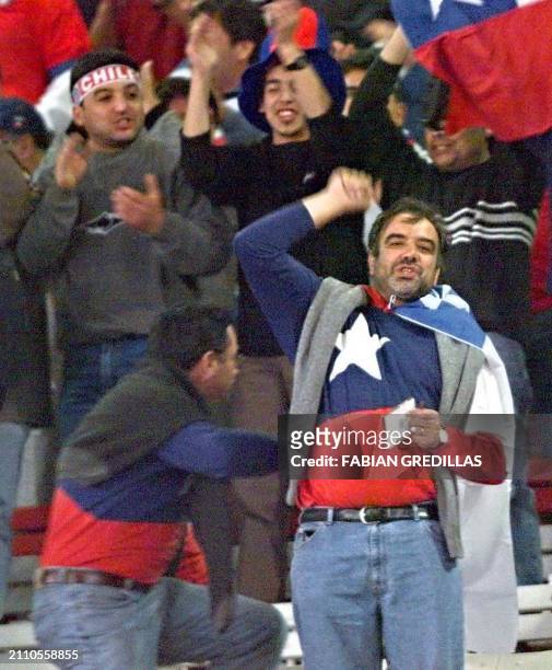 Chilean fans support their team in Buenos Aires, Argentine 29 March 2000. Simpatizantes chilenos alientan a su equipo en las tribunas del estadio...