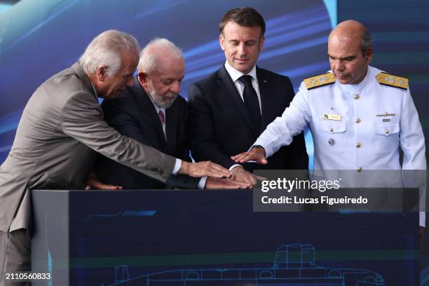 Minister of Defense José Mucio, President of Brazil Luis Inacio Lula Da Silva, President of France Emmanuel Macron and Navy Commander Marco Sampaio...