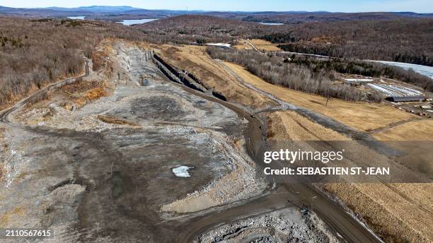 Graphite Minee 345 Graphite Mining Stock Photos, High-Res Pictures, and Images - Getty ...