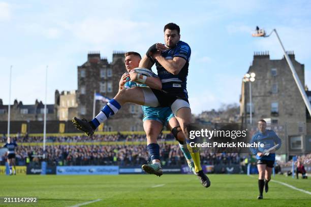 Joe Carpenter of Sale Sharks and Will Muir of Bath Rugby compete for the ball in the air during the Gallagher Premiership Rugby match between Bath...