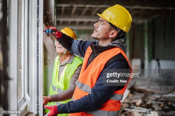 improving the energy efficiency of the apartment, replacing the carpentry - replacement windows stock pictures, royalty-free photos & images