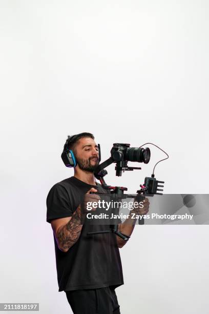 filmmaker using camera on stabilizer gimbal - camera operator stock pictures, royalty-free photos & images