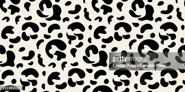 stockillustraties, clipart, cartoons en iconen met leopard print spotted skin seamless pattern - luipaardprint