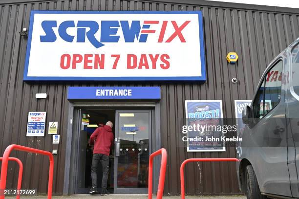 Screwfix R Inside 170,448 Diy Stock Photos, High-Res Pictures, and Images - Getty Images