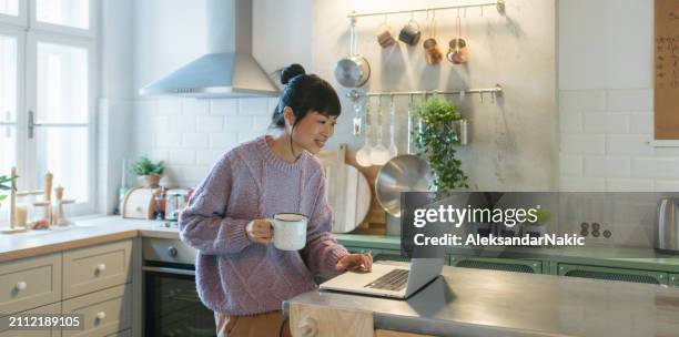 modern workspace - electronic banking stock pictures, royalty-free photos & images