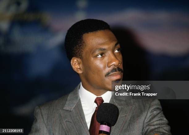 Acteur Eddie Murphy donne une conférence de presse aux Studio Paramount à Los Angeles, le 25 aout 1987. Photo by Frank Trapper/Corbis Sygma