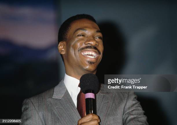 Acteur Eddie Murphy donne une conférence de presse aux Studio Paramount à Los Angeles, le 25 aout 1987. Photo by Frank Trapper/Corbis Sygma