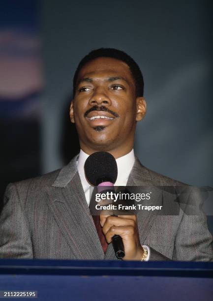 Acteur Eddie Murphy donne une conférence de presse aux Studio Paramount à Los Angeles, le 25 aout 1987. Photo by Frank Trapper/Corbis Sygma