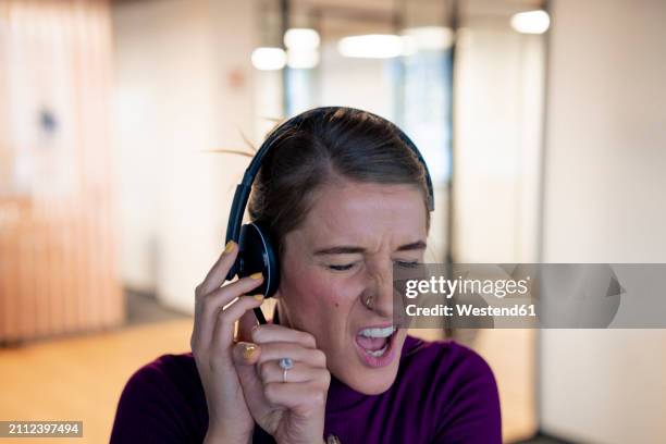 Sad Call Handler Sad Call Center Rep Photos and Premium High Res Pictures - Getty Images