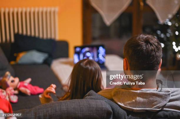family watching a movie at home. - film screening room stock pictures, royalty-free photos & images
