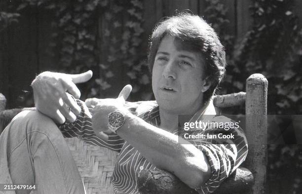 Actor Dustin Hoffman poses for a photo in his Upper East Side garden on April 22, 1976 in New York City, New York.