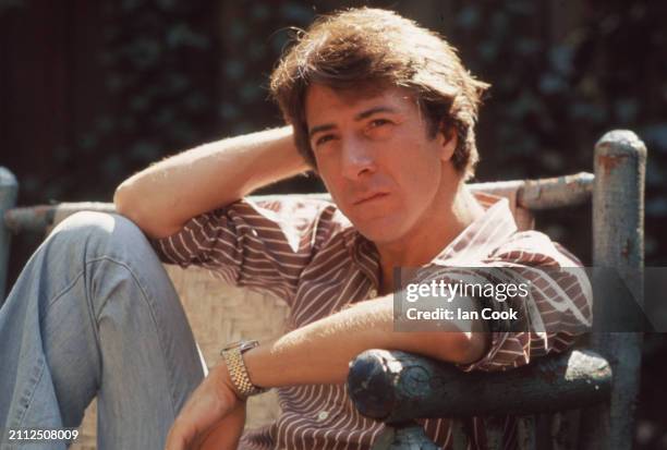 Actor Dustin Hoffman poses for a photo in his Upper East Side garden on April 22, 1976 in New York City, New York.