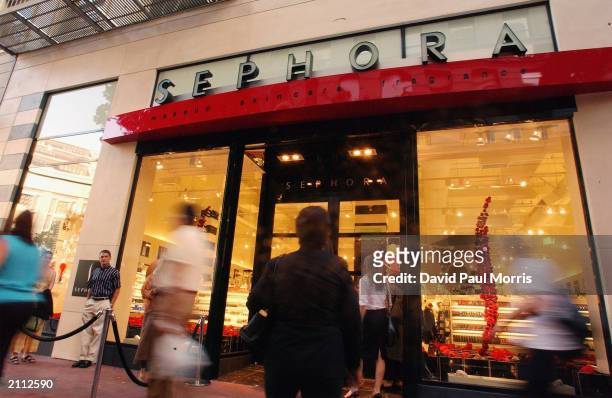 Sephora celebrates its new home on Powell Street in downtown San Francisco June 25,2003 by hosting 'Pretty on Powell', a pre-opening charity shopping...