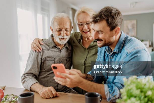son visiting his parents - förälder bildbanksfoton och bilder