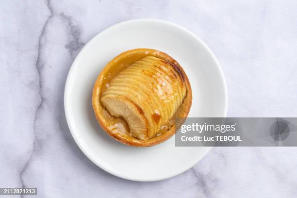 apple tartlet - apple tart stock pictures, royalty-free photos & images