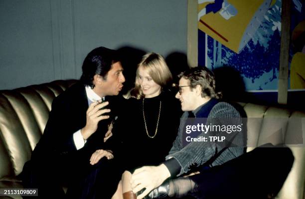 Italian fashion designer Valentino Garavani talks with American actress Jessica Lange and Latvian and American dancer Mikhail Baryshnikov during the...