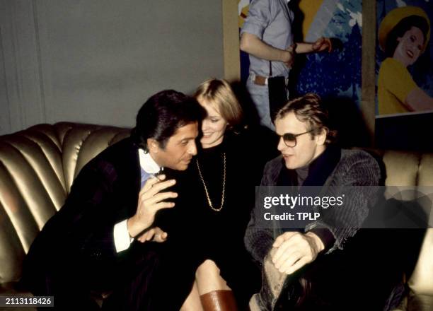 Italian fashion designer Valentino Garavani talks with American actress Jessica Lange and Latvian and American dancer Mikhail Baryshnikov during the...