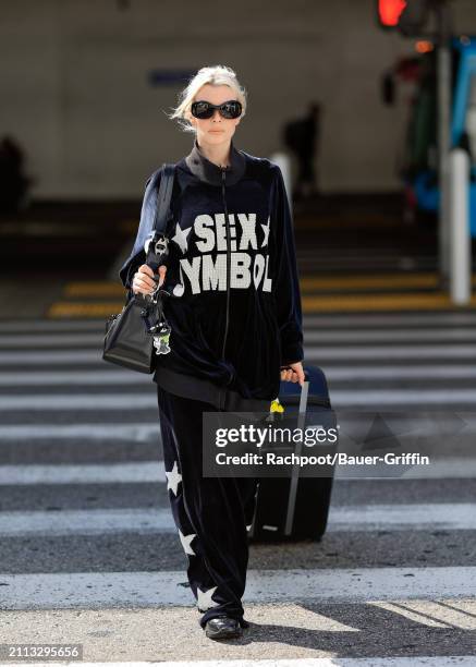 Julia Fox is seen at Los Angeles International Airport on March 28, 2024 in Los Angeles, California.