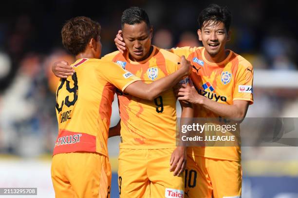 Hideki Ishige, Jong Tae-se and Ryohei Shirasaki of Shimizu S-Pulse celebrate the team's 2-1 victory in the J.League J1 match between Shimizu S-Pulse...