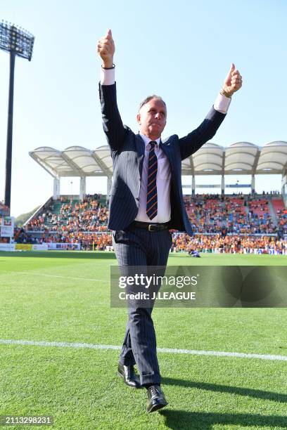 Head coach Jan Jonsson of Shimizu S-Pulse applauds fans after the team's 2-1 victory in the J.League J1 match between Shimizu S-Pulse and Kashiwa...