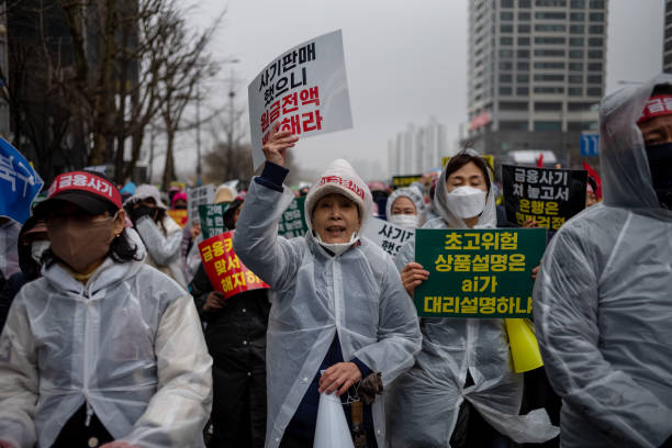 KOR: Demonstration Demanding Compensation For Losses In Hong Kong ELS Financial Products