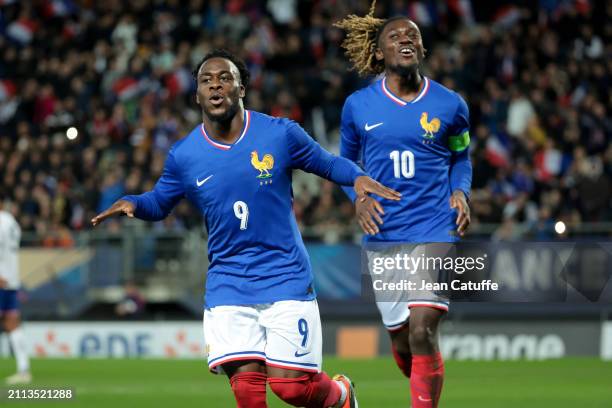 Arnaud Kalimuendo of France celebrates his goal with Manu Kone during the U23 international friendly match between France U23 and USA U23 at Stade...
