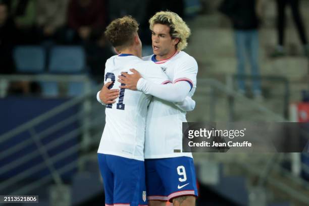 Cade Cowell of USA celebrates his goal with Griffin Yow during the U23 international friendly match between France U23 and USA U23 at Stade Auguste...