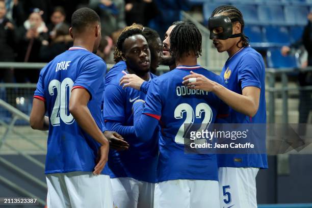 Arnaud Kalimuendo of France celebrates his goal with teammates during the U23 international friendly match between France U23 and USA U23 at Stade...