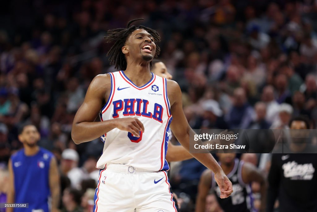 Philadelphia 76ers v Sacramento Kings