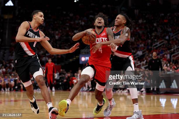 Jalen Green of the Houston Rockets drives to the basket against Jabari Walker and Kris Murray of the Portland Trail Blazers in the second half at...