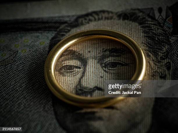 yen and gold - all asian currencies stock pictures, royalty-free photos & images