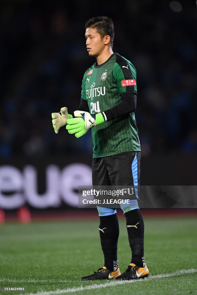 Kawasaki Frontale v Urawa Red Diamonds - J.League J1