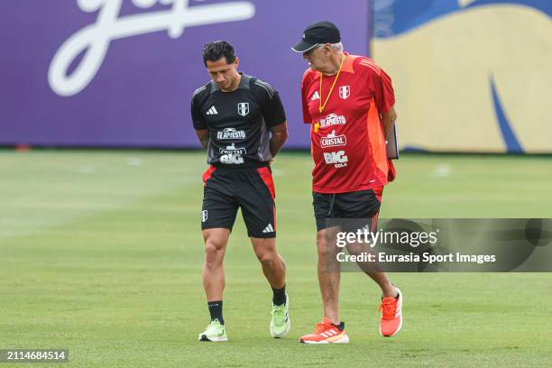 Gianluca Lapadula of Peru talks to Peru Head Coach Jorge Fossati during Peru Training Session at Villa Deportiva Nacional on March 20, 2024 in Lima,...