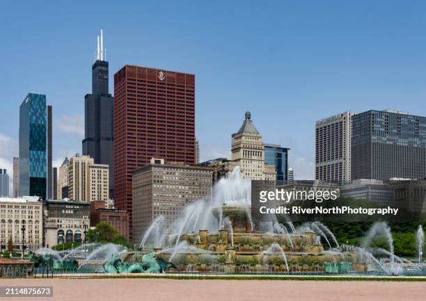 buckingham fountain, chicago - buckingham fountain chicago stock pictures, royalty-free photos & images