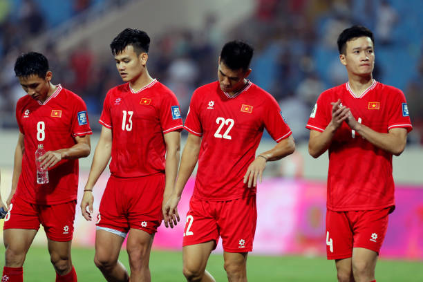 Việt Nam tụt 10 bậc FIFA, sâu nhất sau 7 năm