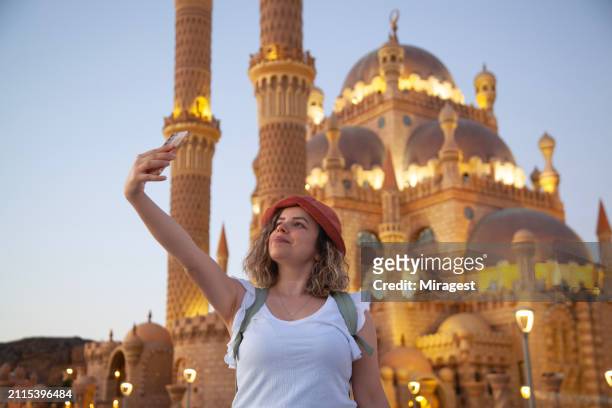woman taking a selfie in front of al sahaba mosque, (el mustafa mosque) in sharm el sheikh, egypt - sinai egypt stock pictures, royalty-free photos & images